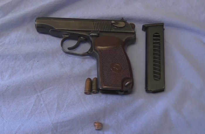 Поліцейські знайшли в квартирі пістолет Макарова, з якого, імовірно, скоїли смертельні постріли