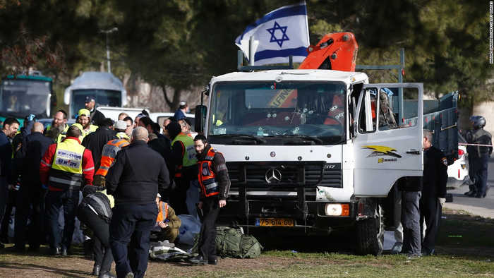 В Єрусалимі терорист направив вантажівку на ізраїльських солдатів