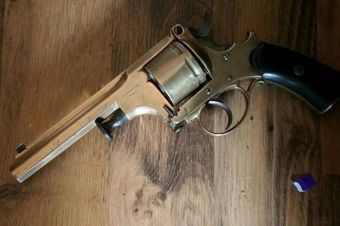 Вилучений револьвер XIX століття