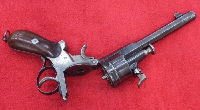 Револьвер Спирле с переломной рамкой.