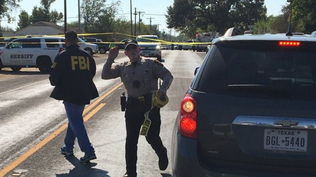Агенти ФБР приєдналися до місцевих правоохоронних органів на місці злочину