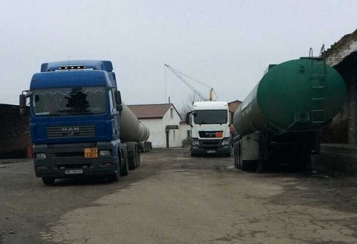 Вантажний автотранспорт, на якому перевозилися викрадені нафтопродукти