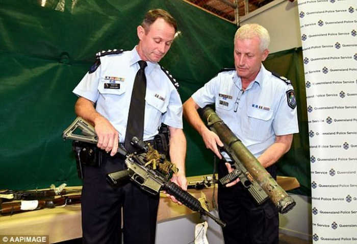 Даже при почти тотальном запрете на владение оружием в Австралии, преступники умудряются доставать не только автоматы, но и гранатометы.