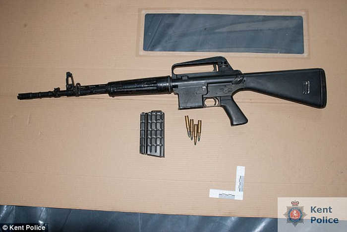 Гвинтівка AR-10, яку знайшли в будинку Бушелла
