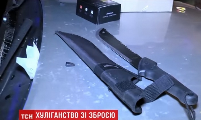 Росіяни з ножами кидались на перехожих