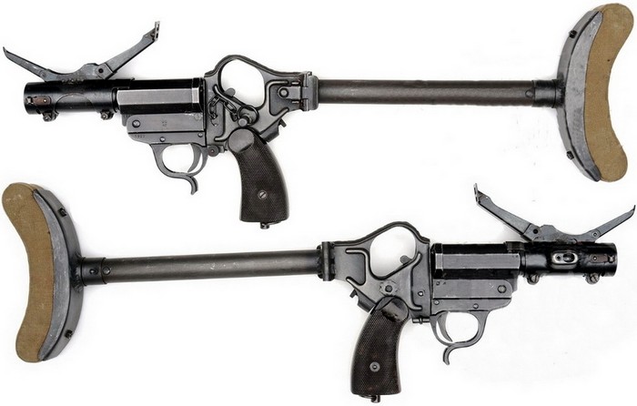 Сигнальный пистолет со вкладным нарезным стволом (Kampfpistole), вид слева и справа