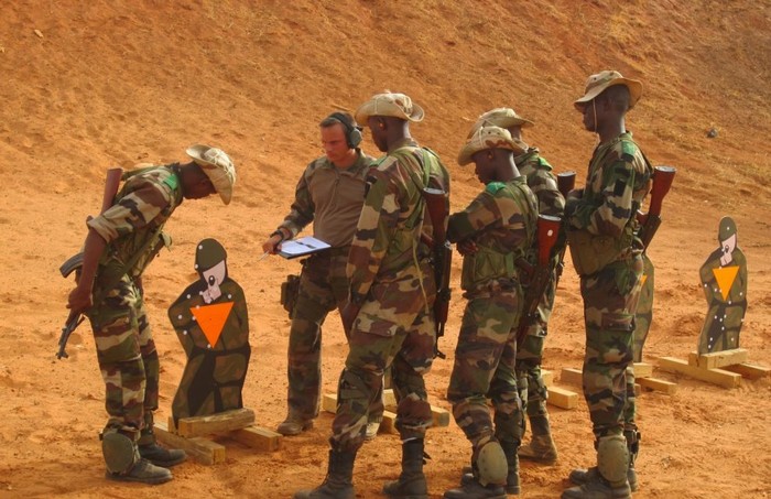 Instruction au tir de combat au Niger