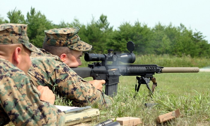  ​Снайперы морской пехоты США с винтовкой MK 11