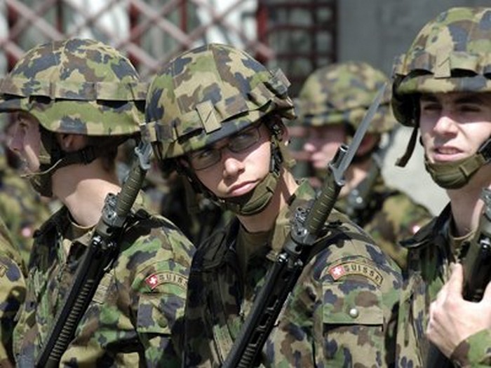 Чверть озброєних громадян Швейцарії використовують свою зброю під час військової або поліцейської служби