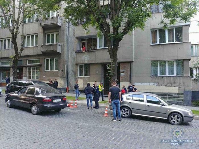 У Львові учасник ДТП наніс працівниці патрульної поліції ножові поранення