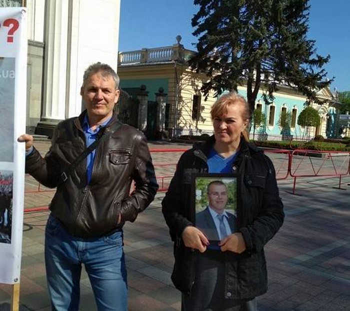Олександр Орлов із дружиною Ніною часто нагадують владі, що справу не закінчено