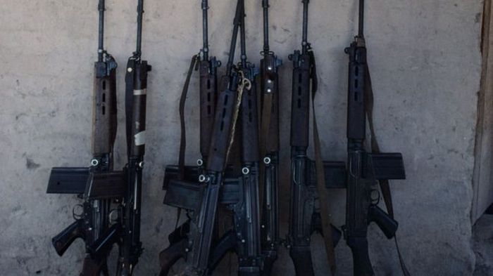 Злочинці замінили гвинтівки поліції на пластикові іграшки