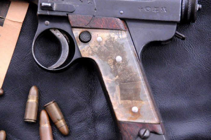 «Любимые в рукоятках» – как солдаты Второй мировой украшали свои пистолеты