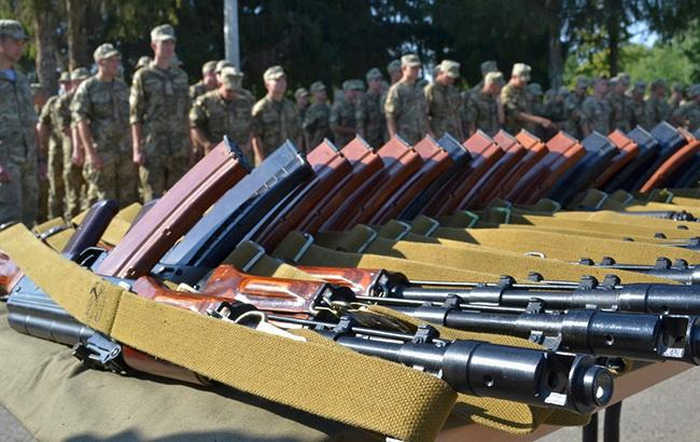 У Житомирській області з військової частини вкрали пістолети і автомати