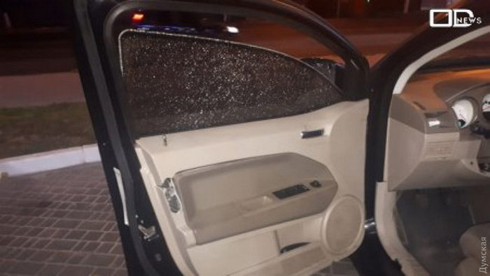 В Одесі невідомі впритул розстріляли автомобіль з рушниці
