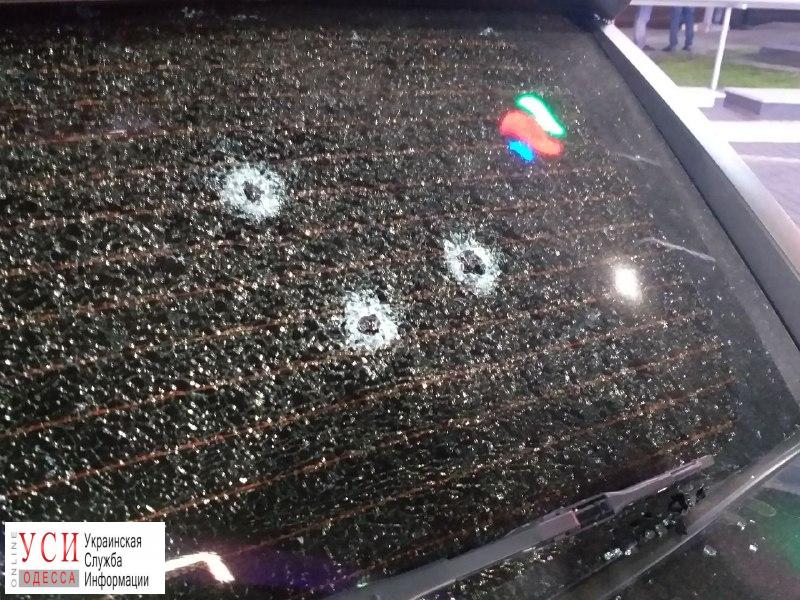 В Одесі невідомі впритул розстріляли автомобіль з рушниці