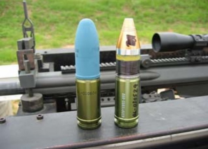 25-мм постріли для Barrett XM109: XM1050 TP та XM1049 HEDP.