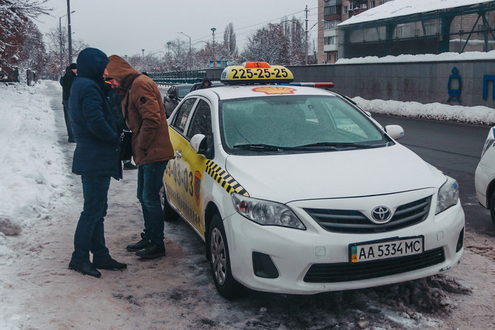 У Києві підполковник СБУ з пістолетом Макарова викрав таксі