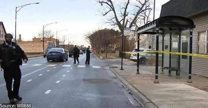 Озброєна дівчина пострілом в шию знешкодила злочинця, який спробував пограбувати її на автобусній зупинці