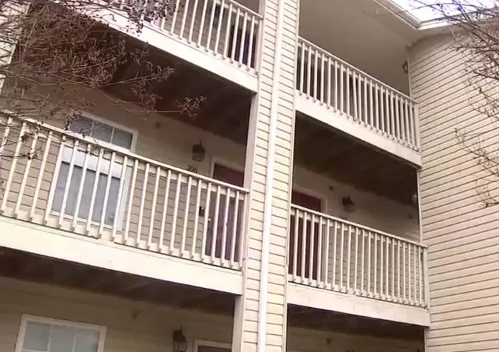 Втікали, стрибаючи з балкону: в домівку озброєного громадянина пробрались двоє грабіжників