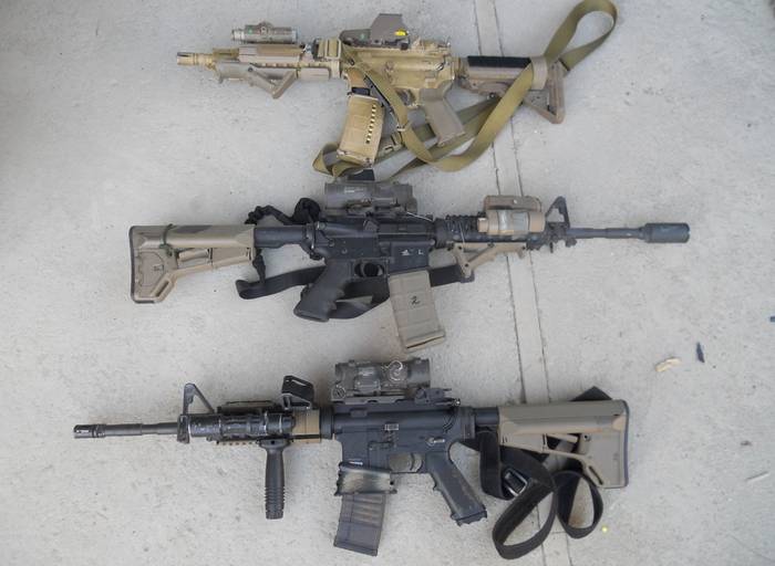 Три штурмовые винтовки трёх разных бойцов, но каждая имеет по меньшей мере одну деталь от «Магпул». Две из трёх используют магазины P-mag этой фирмы.