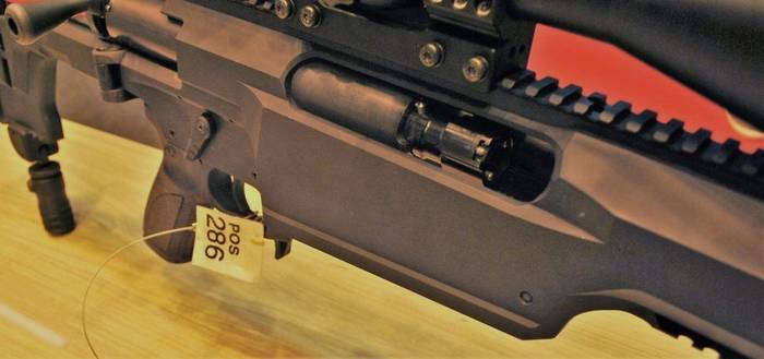 Затвор гвинтівки CSR 50 має три потужні виступи.
