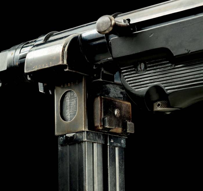 Пістолет-кулемет MP-40/I з подвійним магазином