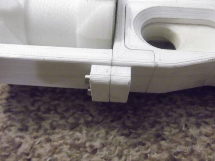 Рамка з'єднується гвинтами, так як її довелось розрізати навпіл, щоб вона влізла у принтер.
