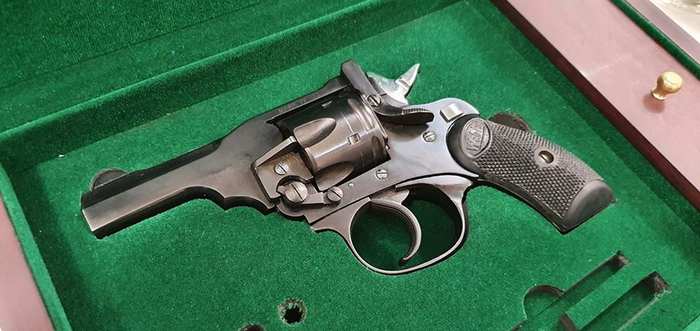 Кишеньковий револьвер Webley Mk IV.