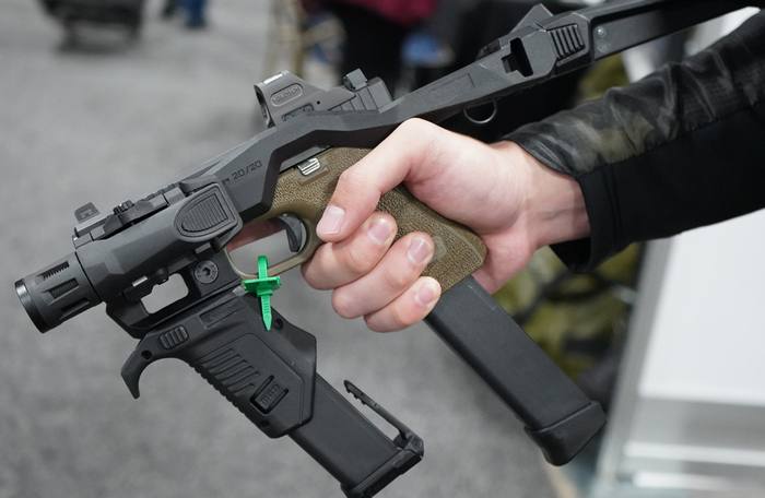 Кутове руків’я Recover Tactical MG9 та стабілізуюча опора 20/20 на виставці SHOT Show 2020.