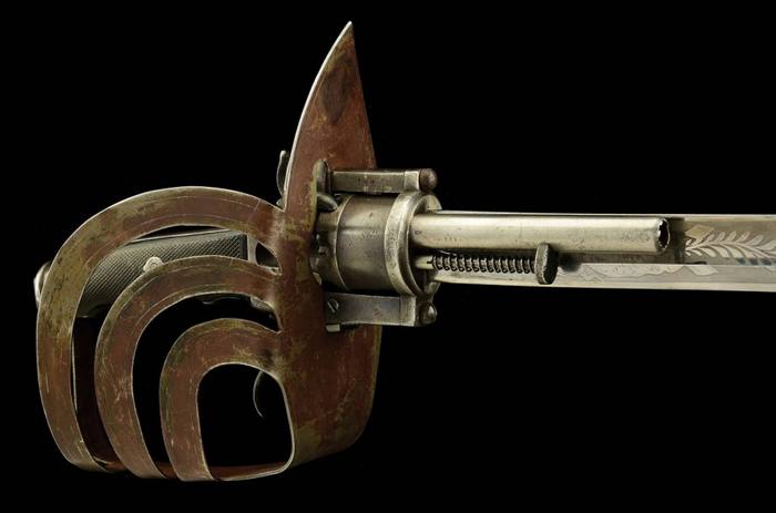 Французька шабля з вбудованим бельгійським револьвером