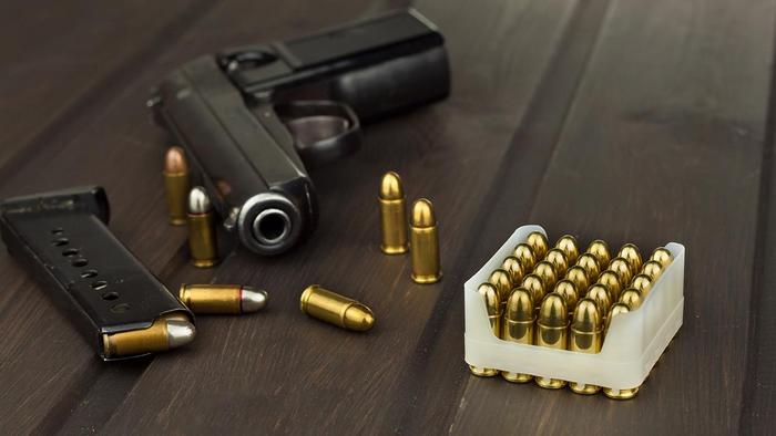 Рекордні продажі зброї в США спричинили нестачу набоїв в магазинах