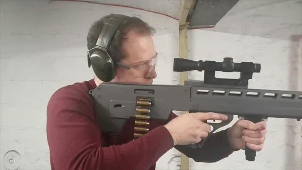 Як працює гвинтівка важільної дії зі стрічковою подачею набоїв 