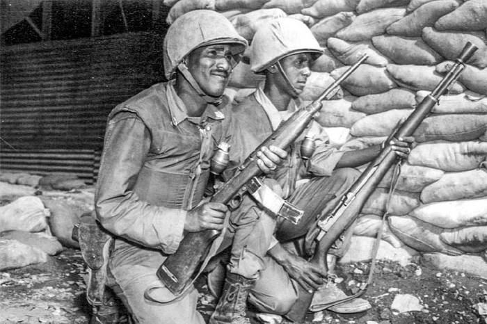 Ефіопський контингент воював разом з силами ООН у Корейській війні. На фото – карабін M1 або M2 та гвинтівка M1.