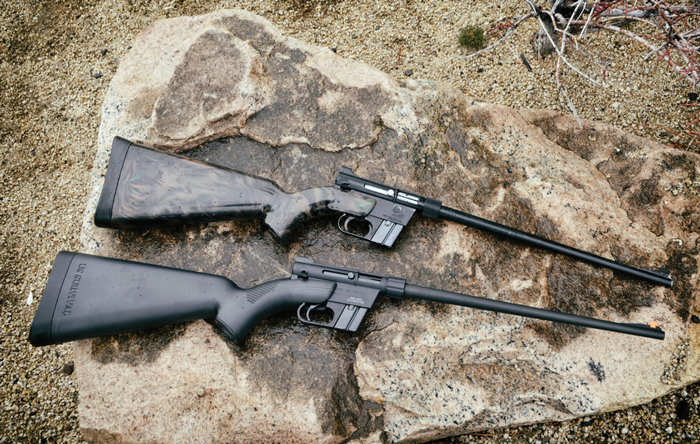 На фото — одна из оригинальных AR-7 (выше) и современная версия от Henry Repeating Arms (ниже).