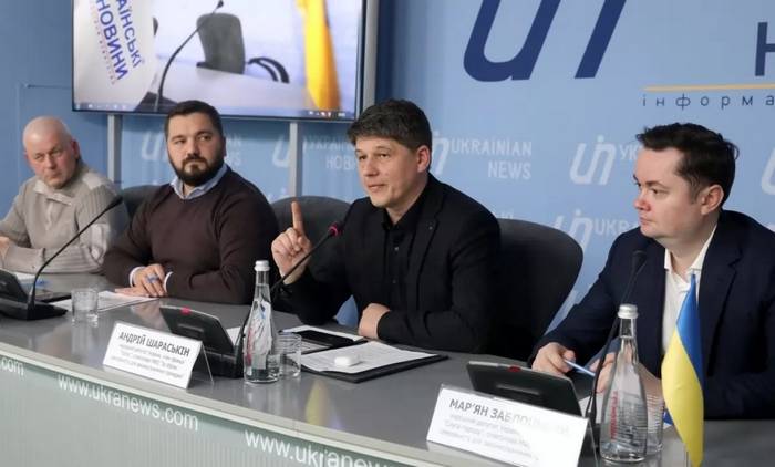 Прес-конференція в прес-центрі Українських Новин.