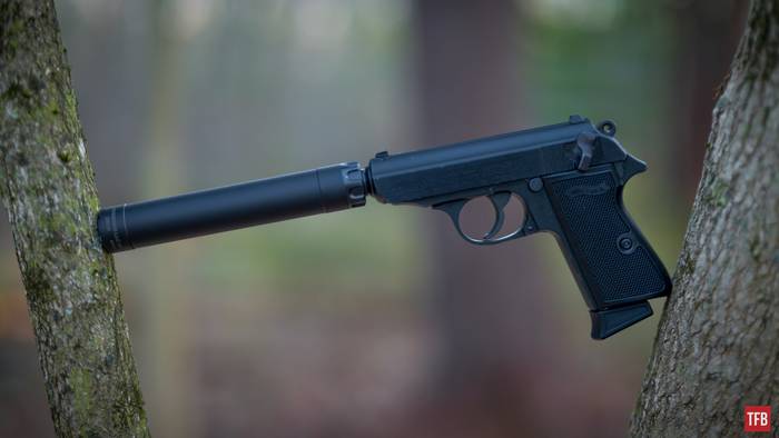 Глушник CGS Hydra-L на пістолеті Walther PPK/S 22.
