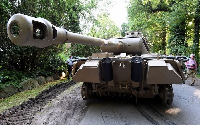 У Німеччині розпочався суд над чоловіком, який ховав вдома танк