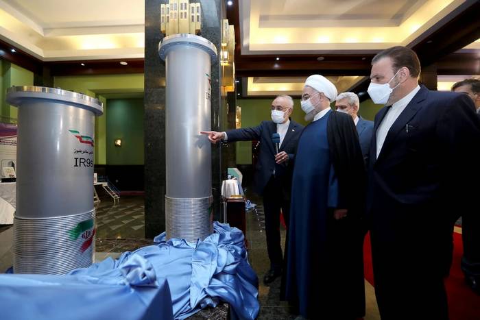 Іранські високопосадовці на об'єкті зі збагачення ядерного палива.