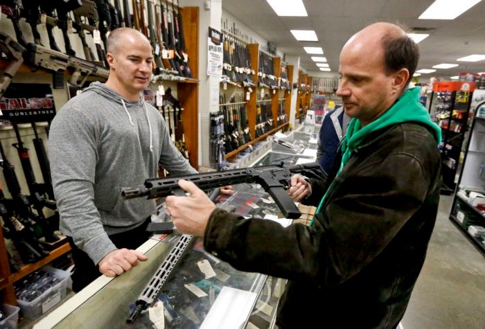 Злочинці змусили мільйони законослухняних громадян стати власниками зброї