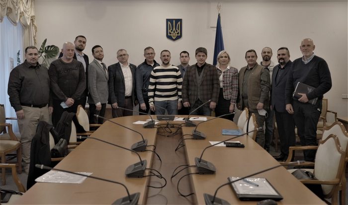 Учасники круглого столу «Реалізація права громадян на самозахист та важливі питання володіння цивільною вогнепальною зброєю в Україні»