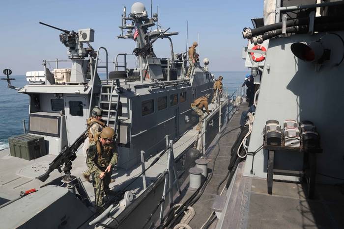 ВМС США виловили в Аравійському морі майже півтори тисячі АК