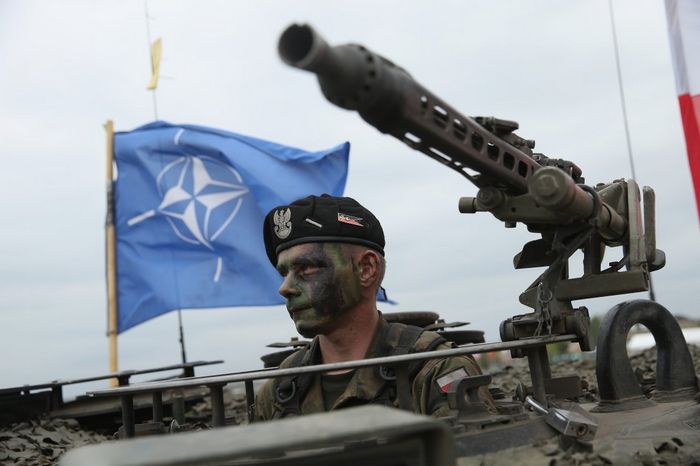 Існує великий ризик, що країни НАТО витягнуть зі складів усі зношені бронемашини та почнуть переправляти їх в Україну. Від цього було б мало сенсу