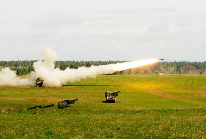 Ракетні системи M270A1 армії США ведуть стрільбу, ілюстративне фото з відкритих джерел