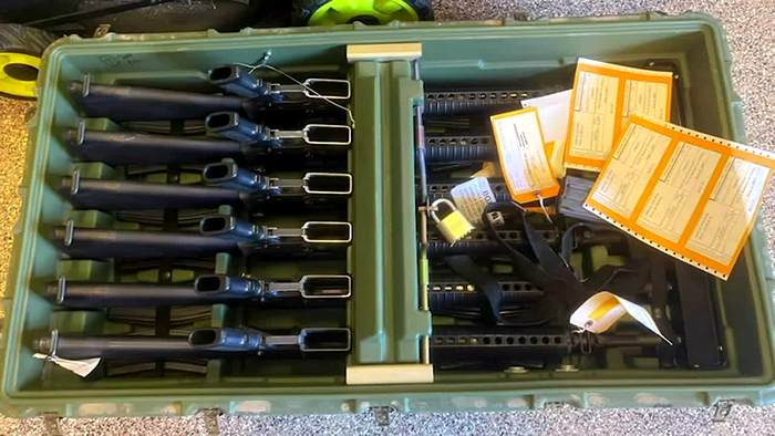 Подружжю з Техасу помилково надіслали 100 ящиків з гвинтівками M16