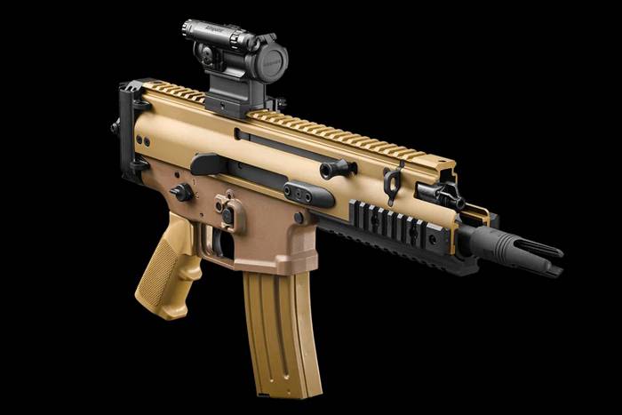 Це найкомпактніший FN SCAR з коли-небудь виготовлених. Виробник позиціонує його, як ідеальну платформу для самооборони вдома та в машині.