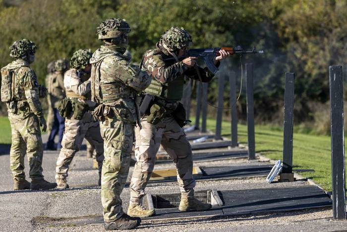 Стрілецька підготовка з АК бійців ЗСУ у Великій Британії