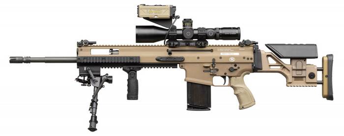 Балістичний комп’ютер FN Elity встановлений на приціл гвинтівки FN SCAR-H 