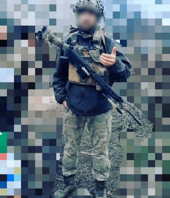 Боєць ЗСУ з FN FAL під час оборони Бахмута 