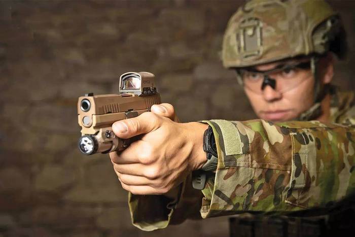 Збройні сили Австралії нещодавно прийняли на озброєння пістолет SIG Sauer P320 XCarry Pro.